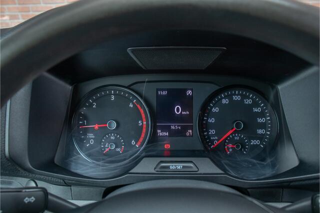 Volkswagen CRAFTER 2.0 TDI 140pk L3H2, 78.000km NAP, Carplay, Camera, Trekhaak, Airco, Cruise control, Bluetooth.