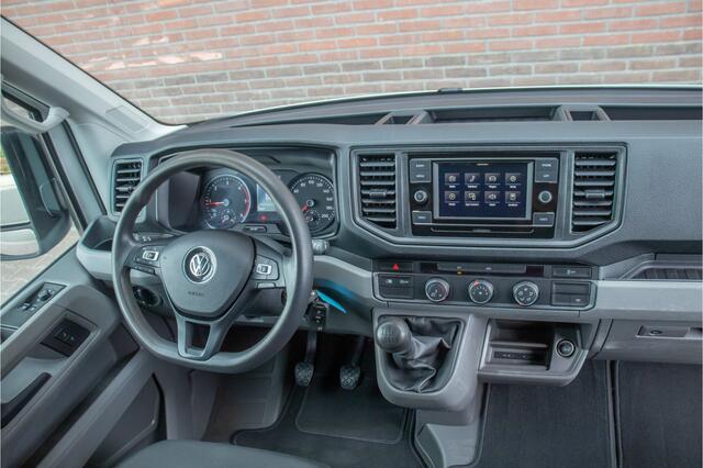 Volkswagen CRAFTER 2.0 TDI 140pk L3H2, 78.000km NAP, Carplay, Camera, Trekhaak, Airco, Cruise control, Bluetooth.