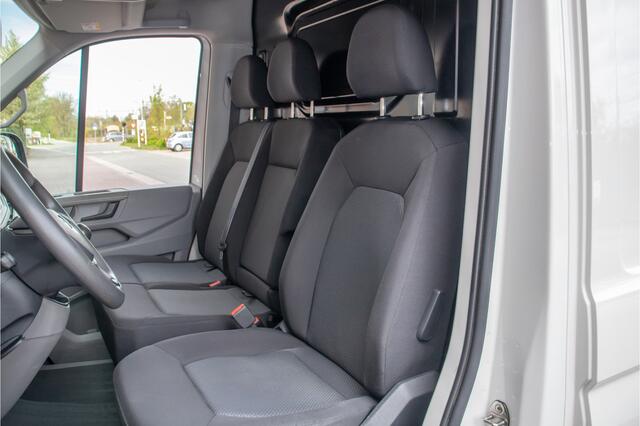 Volkswagen CRAFTER 2.0 TDI 140pk L3H2, 78.000km NAP, Carplay, Camera, Trekhaak, Airco, Cruise control, Bluetooth.