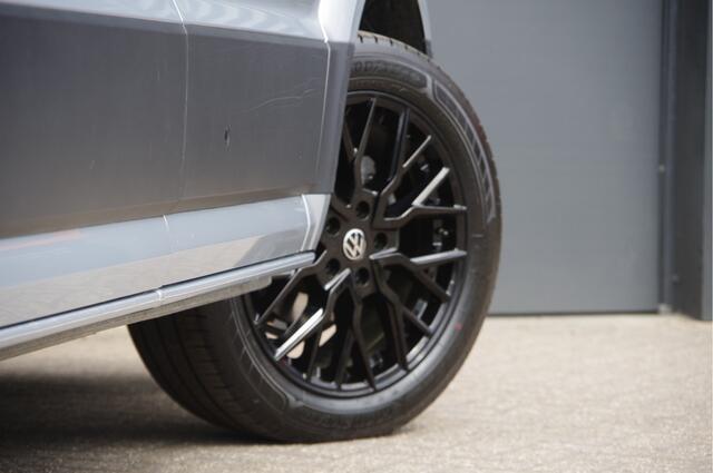 Volkswagen CRAFTER 35 2.0 TDI L3H3 75 EDITION 177PK AUT. LED, LEDER, TREKHAAK, ERGO ACTIVE GEVEERDE STOEL, STUURVERWARMING, STOELVERWARMING, VOORRUITVERWARMING, ADAPT. CRUISE, CAMERA, NAVI, CLIMA, NL AUTO, NAP