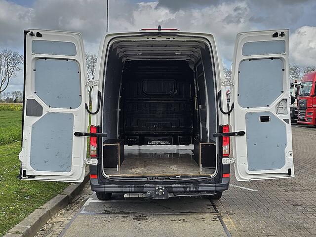 Volkswagen CRAFTER 35 L3H3 140Pk Automaat Trekhaak Camera CarPlay Euro6!
