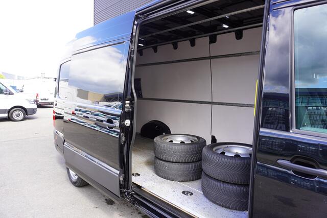 Volkswagen CRAFTER 180pk Automaat L4H3/L3H2 Apple Carplay Camera Parkeersensoren Cruise control Stoelverwarming