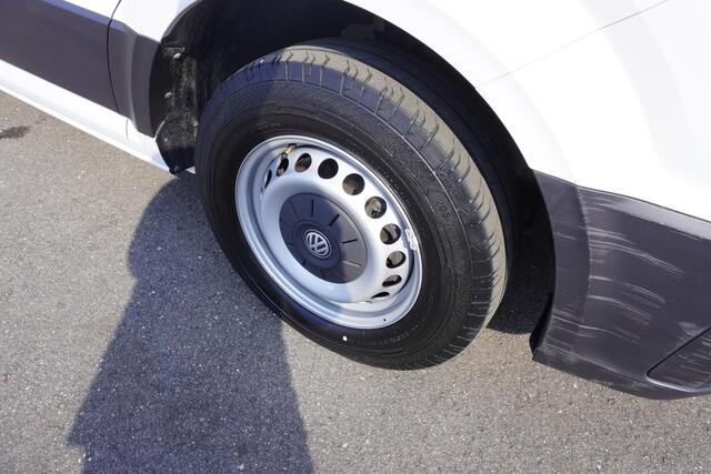 Volkswagen CRAFTER 140pk Automaat L3H3/L2H2 LED Navigatie Trekhaak Apple Carplay Camera Imperiaal Airco Cruise control