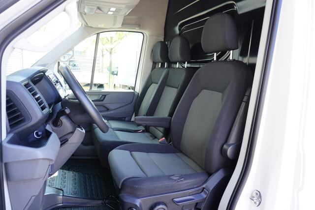 Volkswagen CRAFTER 140pk Automaat L3H3/L2H2 LED Navigatie Trekhaak Apple Carplay Camera Imperiaal Airco Cruise control