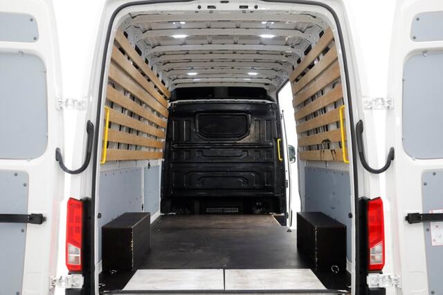 Volkswagen CRAFTER 35 2.0 TDI 177pk L4H3 (L3H2) Trendline Navi/Camera Laadklep 500kg 10-2020