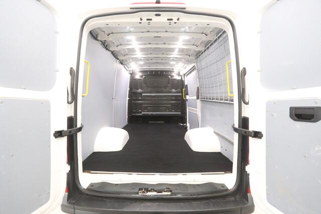 Volkswagen CRAFTER 2.0 TDI 177PK L3H2 | Dubbellucht | 3500kg Trekgew. | Airco | Cruise | Camera | Carplay | Navi | Trekhaak