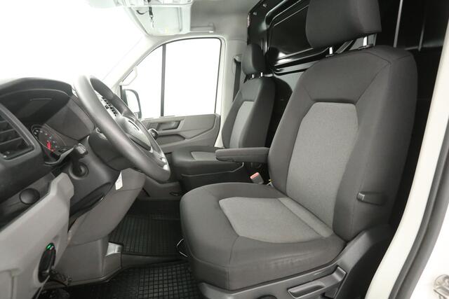 Volkswagen CRAFTER 2.0 TDI 177PK L3H2 | Dubbellucht | 3500kg Trekgew. | Airco | Cruise | Camera | Carplay | Navi | Trekhaak