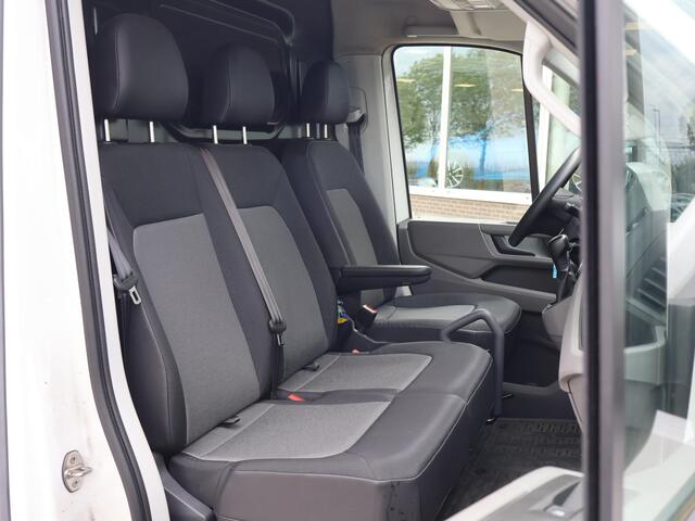 Volkswagen CRAFTER 35 2.0 TDI 177 PK AUT. L3H3 + 3000 KG TREKHAAK | ADAPTIVE CRUISE | LED | CAMERA | CARPLAY | STOELVERW.