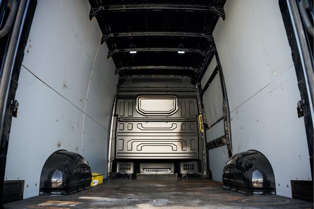 Volkswagen CRAFTER 2.0 TDI L3H3 | Automaat | 177 PK | Highline | LED | Camera | Carplay | PDC | Trekhaak