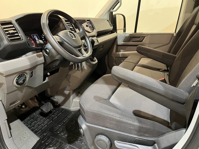 Volkswagen CRAFTER 35 2.0 TDI L3H3 140 PK Automaat / Euro 6 / Trekhaak 3.000 KG / Airco / Cruise Control / PDC / CarPlay / Navigatie / 3-Zits / 56.200 km !!
