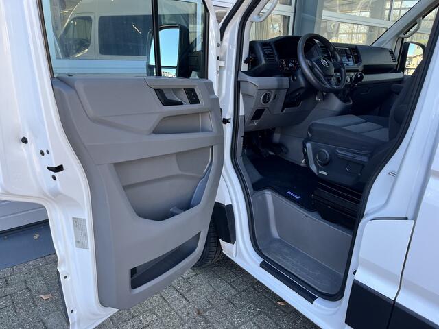 Volkswagen CRAFTER 35 2.0 TDI L3 Fassi Laadkraan M15A Trekhaak 3500 kg trekgewicht Airco Apple carplay Cruise controle 3-Persoons Kastinrichting Open laadbak Pick-up Euro 6 Bakwagen P-up Telefoonverbinding