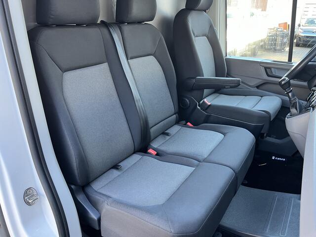 Volkswagen CRAFTER 35 2.0 TDI L3 Fassi Laadkraan M15A Trekhaak 3500 kg trekgewicht Airco Apple carplay Cruise controle 3-Persoons Kastinrichting Open laadbak Pick-up Euro 6 Bakwagen P-up Telefoonverbinding
