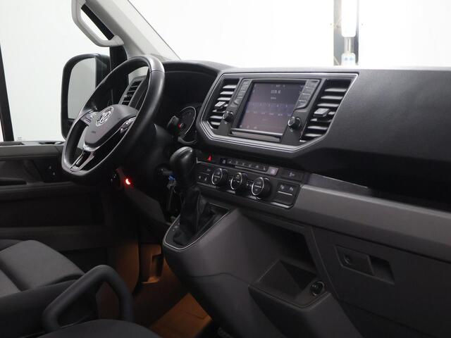 Volkswagen CRAFTER 2.0 TDI | AUT. | L4 H3 | DUBBEL CABINE | LAADKLEP | 177 PK | ADAPTIEVE CRUISE CONTROL | 7-ZITS DC | LED | CARPLAY | ANDROID AUTO | ACHTERUITRIJCAMERA | PARKEERSENSOREN | STUURWIEL VERWARMING | METALLIC LAK