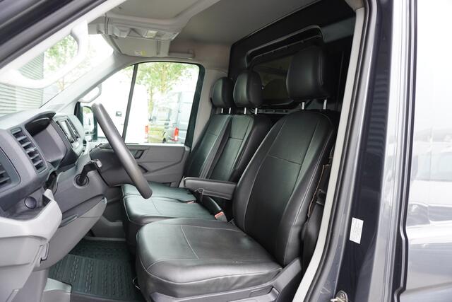 Volkswagen CRAFTER 140pk Automaat L3H3/L2H2 Camera Parkeersensoren 3-Zits Kunstleder Airco Cruise control