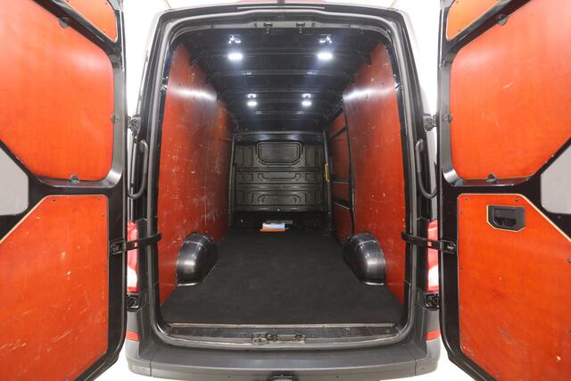 Volkswagen CRAFTER 2.0TDI L3H3 140PK | Marge | DSG | 3000kg Trekgew. | Trekhaak | Airco | Cruise | Camera | Carplay | 3 Zits | Imperiaal