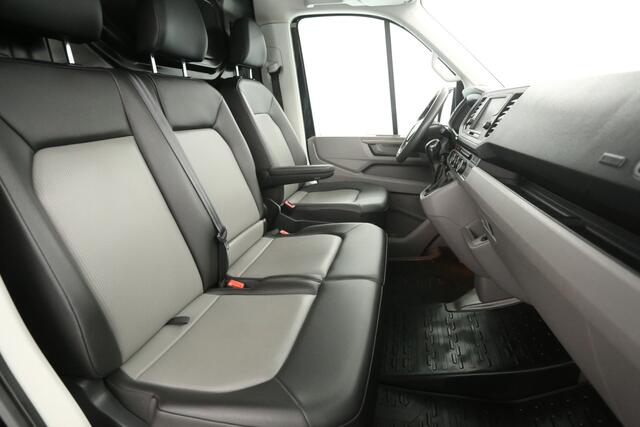 Volkswagen CRAFTER 2.0TDI L3H3 140PK | Marge | DSG | 3000kg Trekgew. | Trekhaak | Airco | Cruise | Camera | Carplay | 3 Zits | Imperiaal