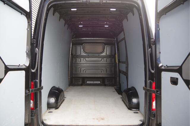Volkswagen CRAFTER 35 2.0 TDI L3H3(L2H2) 3-ZITS, 177PK AUT. LED, TREKHAAK, GEV. ERGO ACTIVE STOEL, CAMERA, AIRCO, MISTLAMPEN