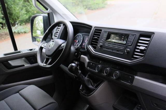 Volkswagen CRAFTER 35 2.0 TDI L3H1 Highline 2017 | Trekhaak | Parkeersensoren | Elektrische Ramen | Cruise Control | Boekjes | Standkachel | 2 Sleutels | Alarm Klasse 3 | Stuurwiel Bediening