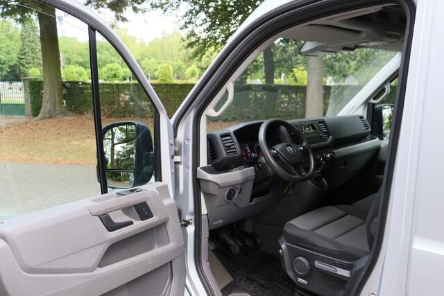 Volkswagen CRAFTER 35 2.0 TDI L3H1 Highline 2017 | Trekhaak | Parkeersensoren | Elektrische Ramen | Cruise Control | Boekjes | Standkachel | 2 Sleutels | Alarm Klasse 3 | Stuurwiel Bediening