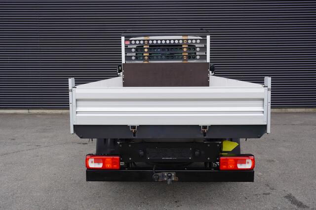 Volkswagen CRAFTER 180pk Dubbellucht 3-Zijdige kipper Trekhaak Navigatie Apple Airco carplay Tipper