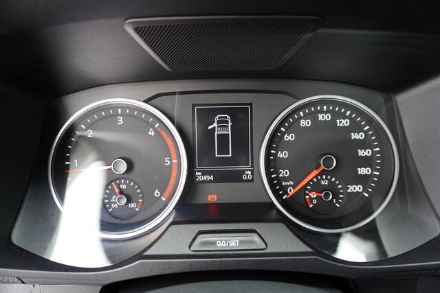 Volkswagen CRAFTER 180pk Dubbellucht 3-Zijdige kipper Trekhaak Navigatie Apple Airco carplay Tipper