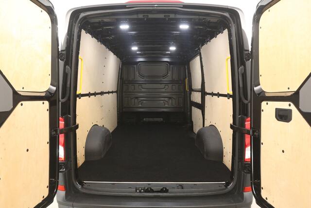 Volkswagen CRAFTER 2.0 TDI 140PK L3H2 | Airco | Carplay | Trekhaak | Parkeersens. | Navi