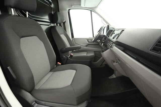 Volkswagen CRAFTER 2.0 TDI 140PK L3H2 | Airco | Carplay | Trekhaak | Parkeersens. | Navi