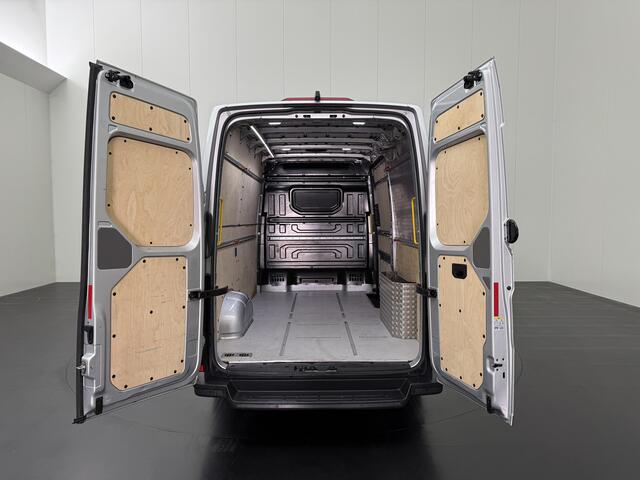 Volkswagen CRAFTER 2.0TDI 177PK Automaat L3H3 Comfortline | Navigatie | Camera | Airco | Cruise | 3-Zits