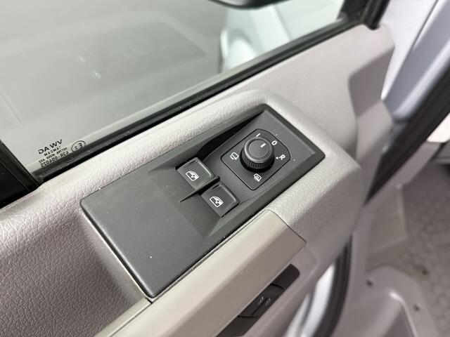 Volkswagen CRAFTER 2.0TDI 177PK Automaat L3H3 Comfortline | Navigatie | Camera | Airco | Cruise | 3-Zits