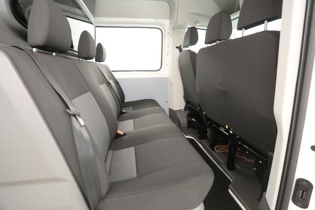 Volkswagen CRAFTER 2.0 TDI 140PK L3H3 | DC | 6 Zits | 3000kg Trekgew. | Airco | Cruise | Camera | Carplay | Parkeersens.