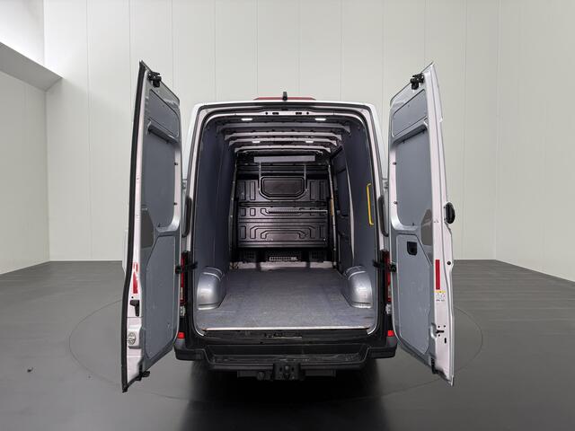 Volkswagen CRAFTER 2.0TDI 177PK DSG Automaat L3H3 Highline | Led | Navigatie | Multimedia | Camera | Trekhaak