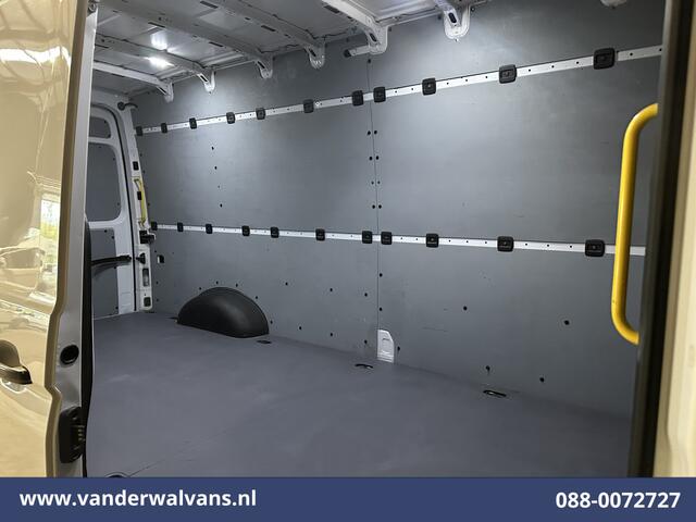 Volkswagen CRAFTER 2.0 TDI 140pk L4H3 L3H2 Euro6 Airco | 3000kg trekhaak | Cruisecontrol | Parkeersensoren Bijrijdersbank