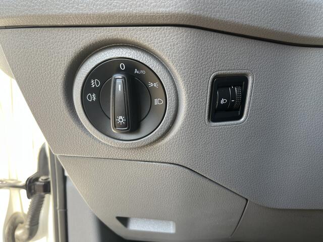Volkswagen CRAFTER 35 2.0 TDI L3H3/L2H2 Trekhaak 3500kg trekgewicht Airco Cruise controle Kastinrichting Omvormer Apple carplay Navigatie Parkeersensoren voor en achter Euro 6 Bpm vrij!!