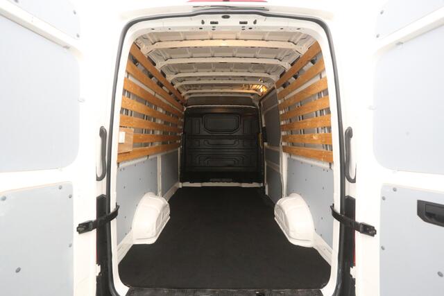 Volkswagen CRAFTER 2.0 TDI L3H3 140PK | Airco | Cruise | Camera | Carplay | 3 Zits | Trekhaak