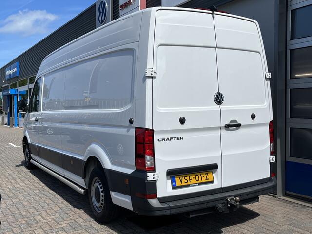 Volkswagen CRAFTER 35 2.0 TDI L4H4 Highline / AUTOMAAT/ 180 PK/ TREKHAAK/ CRUISE/ APP-CONNECT/ MULTIMEDIA/ PARK. SENSOREN + CAMERA/ AIRCO/ AUTOM. VERLICHTING