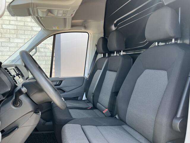 Volkswagen CRAFTER 35 2.0 TDI L4H4 Highline / AUTOMAAT/ 180 PK/ TREKHAAK/ CRUISE/ APP-CONNECT/ MULTIMEDIA/ PARK. SENSOREN + CAMERA/ AIRCO/ AUTOM. VERLICHTING