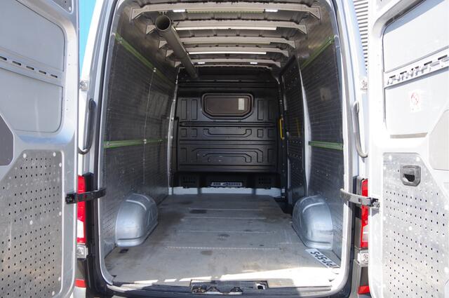 Volkswagen CRAFTER 35 2.0 TDI L3H3(L2H2) EURO6! 3-ZITS, 140PK, TREKHAAK, 18'' LMV, CRUISE, AIRCO, PARKEERSENSOREN