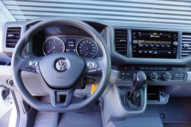 Volkswagen CRAFTER 163pk RWD Automaat L3H2/L2H1 LED 3500kg Trekhaak Navigatie Camera Apple carplay ACC Cruise control Stoelverwarming Standkachel