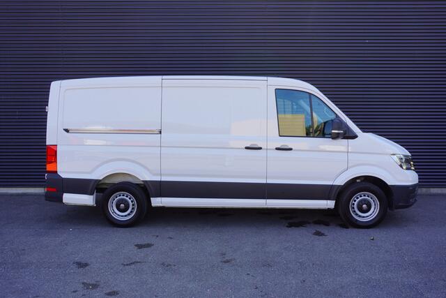 Volkswagen CRAFTER 163pk RWD Automaat L3H2/L2H1 LED 3500kg Trekhaak Navigatie Camera Apple carplay ACC Cruise control Stoelverwarming Standkachel