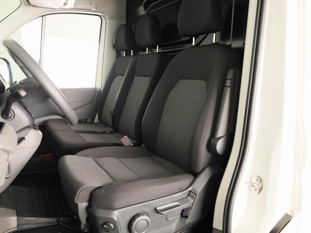 Volkswagen CRAFTER 35 2.0 TDI L3H3 Highline EURO VI 140 pk Automaat | Navigatie | Trekhaak | Parkeersensoren | Achteruitrijcamera | Cruise control |