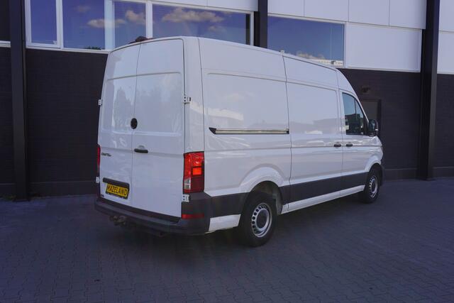 Volkswagen CRAFTER 2.0 TDI 140PK L3H2 EURO 6 - Airco - Trekhaak - Camera - ¤20.900,- Excl.
