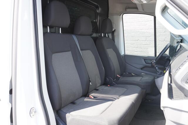 Volkswagen CRAFTER 2.0 TDI 140PK L3H2 EURO 6 - Airco - Trekhaak - Camera - ¤20.900,- Excl.