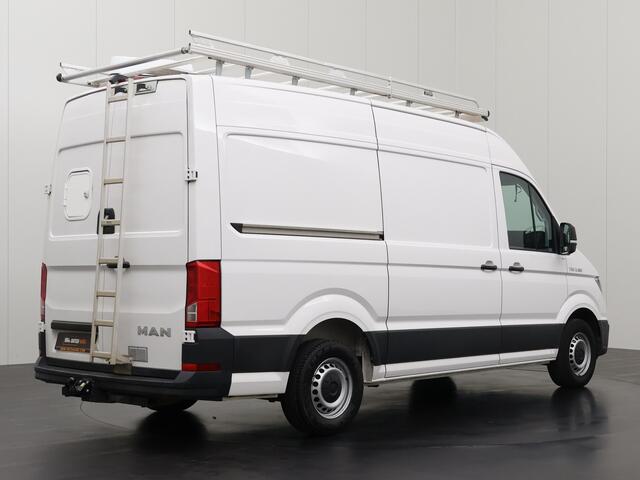 Volkswagen CRAFTER 2.0TDI 140PK L3H3 | Imperiaal | Trekhaak | Navigatie | Camera | 3-Zits | Airco | Cruise
