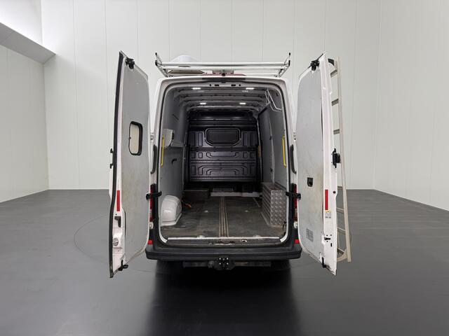 Volkswagen CRAFTER 2.0TDI 140PK L3H3 | Imperiaal | Trekhaak | Navigatie | Camera | 3-Zits | Airco | Cruise