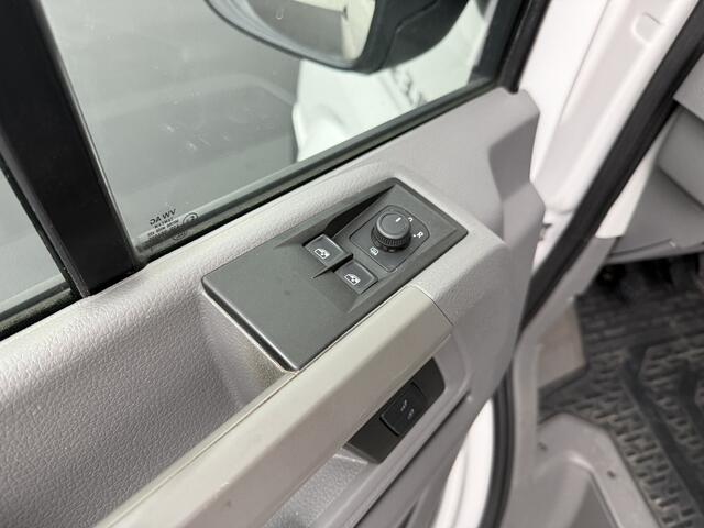 Volkswagen CRAFTER 2.0TDI 140PK L3H3 | Imperiaal | Trekhaak | Navigatie | Camera | 3-Zits | Airco | Cruise