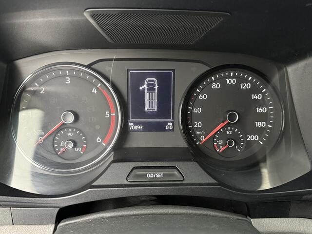 Volkswagen CRAFTER 2.0TDI 140PK L3H3 | Imperiaal | Trekhaak | Navigatie | Camera | 3-Zits | Airco | Cruise