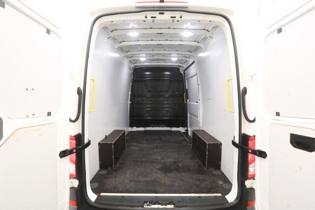 Volkswagen CRAFTER 2.0 TDI L3H3 | Automaat | Airco | Camera | 3 Zits | Cruise | Carplay | Trekhaak | Parkeersens.