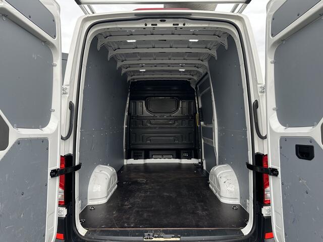 Volkswagen CRAFTER 2.0 TDI / L3H3 / 1e EIG. / IMPERIAAL + LADDER / TREKHAAK / AIRCO / CRUISE / BIJRIJDERSBANK