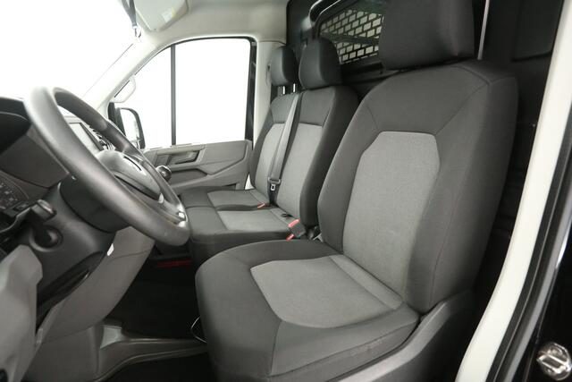 Volkswagen CRAFTER 2.0 TDI 140PK L3H3 | Airco | Camera | 3 Zits | Trekhaak | Carplay | Parkeersens.
