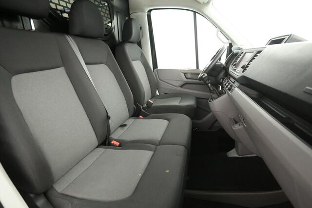 Volkswagen CRAFTER 2.0 TDI 140PK L3H3 | Airco | Camera | 3 Zits | Trekhaak | Carplay | Parkeersens.